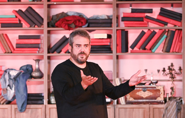 Συγκινεί ο Πυγμαλίων Δαδακαρίδης για τον θάνατο των γονιών του: «Ο τρόπος ήταν ιδιαίτερος και ξαφνικός» (βίντεο)