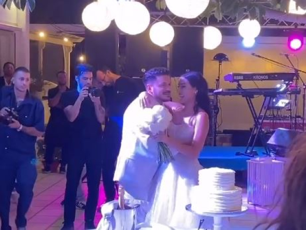 Stan: Βροχή τα δάκρυα κατά την παραλαβή... της νύφης