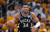 Γιάννης Αντετοκούνμπο: Θα συνεχίσει στους Μπακς; Όλα τα σενάρια