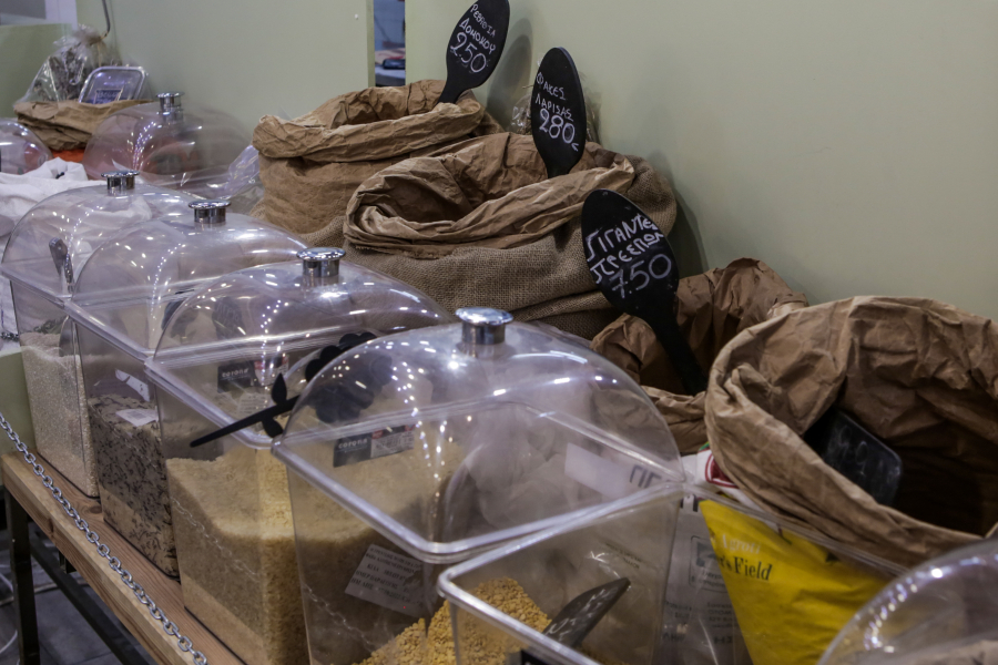 «Φασούλι το φασούλι... αδειάζει το σακούλι»: Πανάκριβα τα όσπρια, αγγίζουν την τιμή του κρέατος