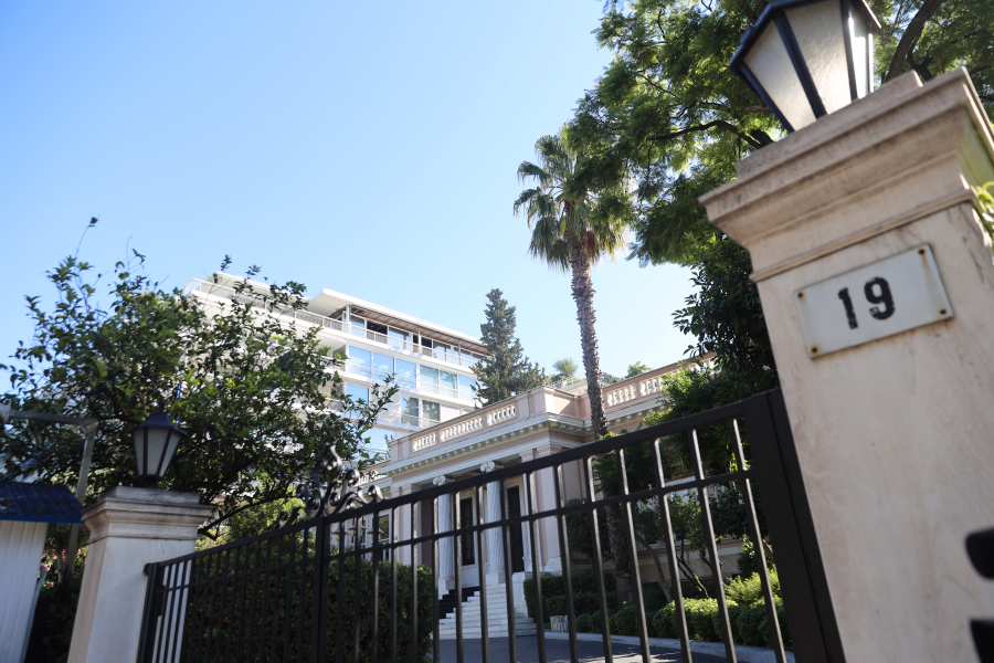 Έκτακτη σύσκεψη στο Μέγαρο Μαξίμου για την ηλεκτρική διασύνδεση Ελλάδας–Κύπρου