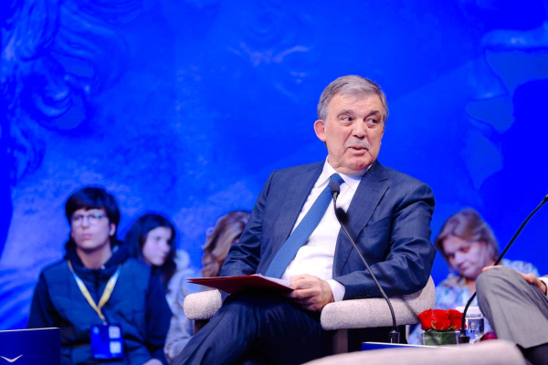 Αμπντουλάχ Γκιουλ: «Δεν υπάρχουν κερδισμένοι από τον πόλεμο στη Μέση Ανατολή»