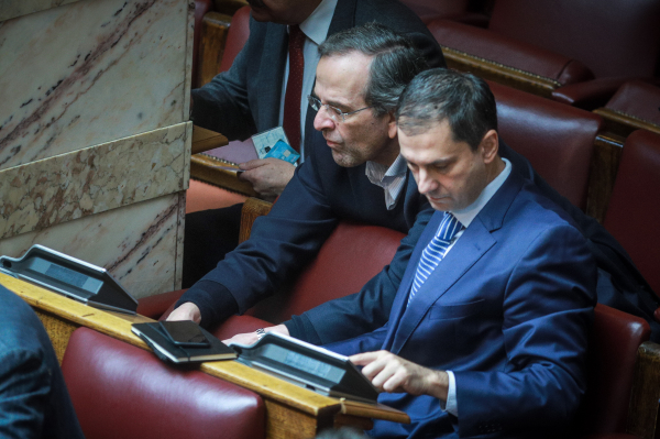 Διασκεδάζουν στην ομάδα Σαμαρά με τον Θεοχάρη