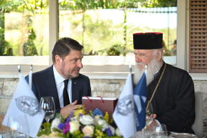 Γεύμα εργασίας του Περιφερειάρχη Αττικής Νίκου Χαρδαλιά με τον Αρχιεπίσκοπο και τα μέλη της Ιεράς Συνόδου