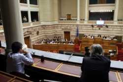 Γραφείο Προϋπολογισμού: Χρεοκοπία και Grexit δεν είναι αναπόφευκτο να συμβούν