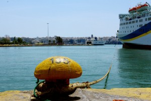 Συνεχίζεται το θρίλερ με τον άνδρα που έπεσε στο λιμάνι του Πειραιά- Άκαρπες οι έρευνες