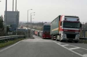 Το «πρόγραμμα» απαγόρευσης της κίνησης φορτηγών άνω του 1,5 τόνου για το Πάσχα ανακοίνωσε η ΕΛ.ΑΣ.