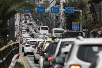 Σκεφτείτε το καλά πριν.... μουντζώσετε: Αυστηρές ποινές προβλέπει ο ΚΟΚ