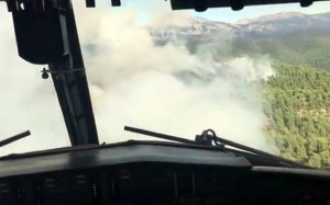 Φωτιά στην Εύβοια: Συγκλονιστικό βίντεο μέσα από πιλοτήριο αεροσκάφους τη στιγμή της κατάσβεσης (vid)