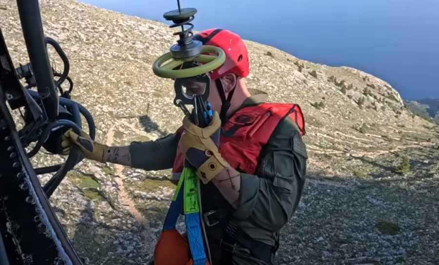 Βίντεο: Διάσωση τραυματία με Super Puma στο Άγιον Όρος