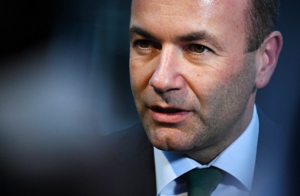 Spiegel: Ο Βέμπερ μίλησε για το προσφυγικό θυμίζοντας ξεκάθαρα ναζιστικές εποχές