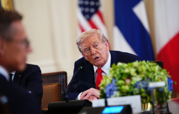 Τηλεφωνική επικοινωνία Τραμπ - Πούτιν πριν από το τετ α τετ με Ζελένσκι - «Καλή και πολύ παραγωγική»