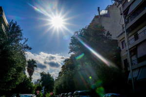 Καιρός: Συννεφιά, ζέστη και αφρικανική σκόνη στον αέρα για σήμερα, Κυριακή