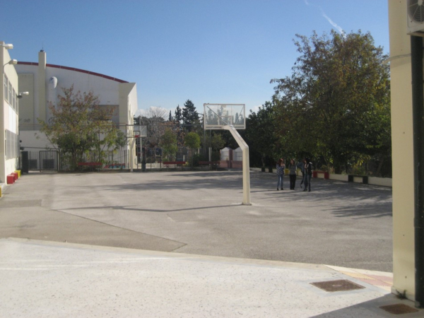 Περιστέρι: Γονείς ζητούν άμεσα τεχνικό έλεγχο για την καθίζηση στο 9ο ΓΕΛ