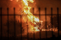 Φωτιά στην Πάτρα: Κάηκε σχολείο - Νέο 112 για εκκένωση από την περιοχή Μπάλας