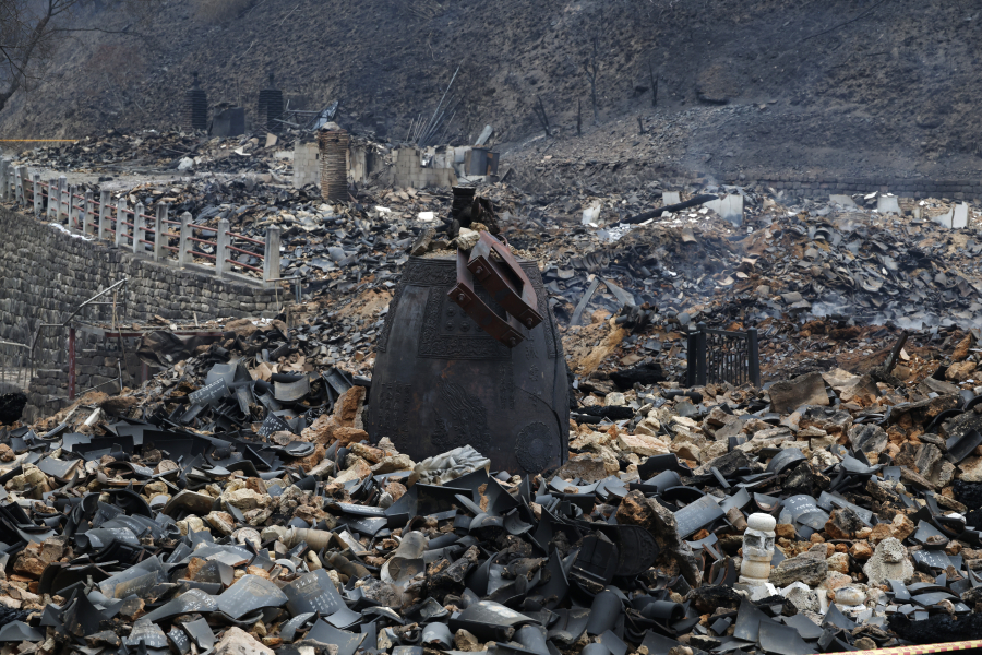 Πύρινος εφιάλτης για 5η ημέρα στην Νότια Κορέα: Στους 27 οι νεκροί