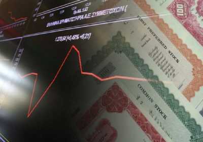 Σε χαμηλό εξαμήνου οι αποδόσεις των ελληνικών ομολόγων