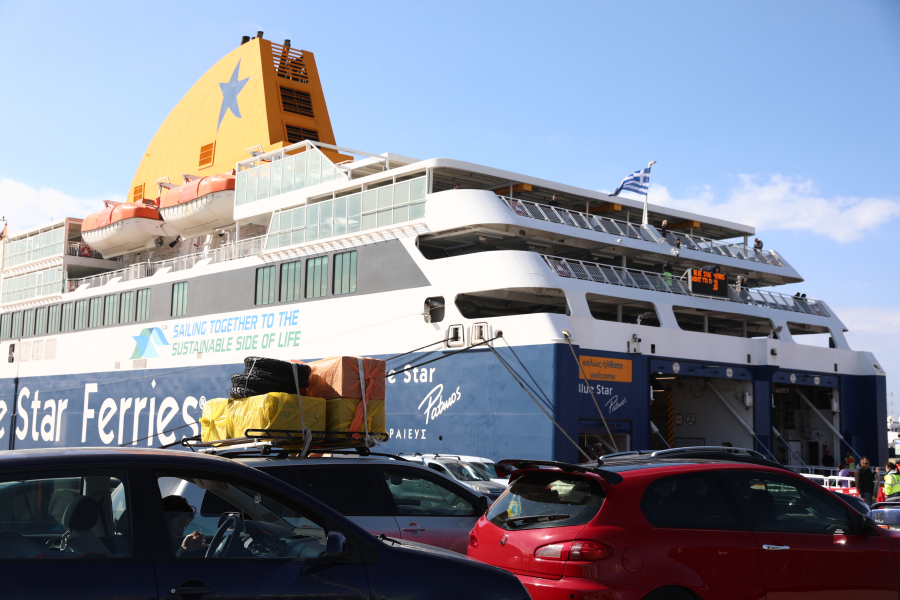 Πειραιάς: Συνελήφθη 25χρονος σε φέρι μποτ για ναρκωτικά και είδη πυροτεχνίας