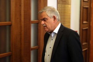 Στο Μαξίμου ο Τόσκας για να ενημερώσει για τους πυροβολισμούς στα γραφεία του ΠΑΣΟΚ