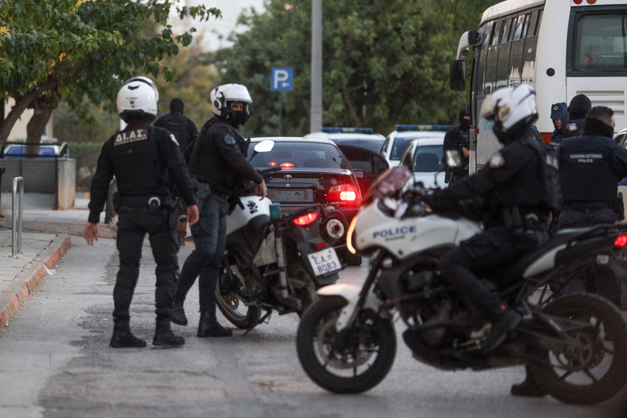 Προφυλακίστηκαν οι 5 Τούρκοι που συνελήφθησαν στο κέντρο της Αθήνας με όπλα και ναρκωτικά