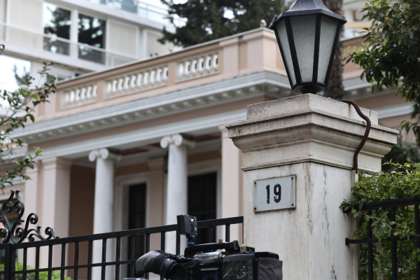 Η Ελλάδα εν μέσω πολέμου θα είναι με υπηρεσιακή κυβέρνηση, υπηρεσιακό πρωθυπουργό και υπουργούς Εξωτερικών και Άμυνας;