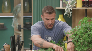 «Kitchen Lab»: Comfort food και γεύσεις για όλους σερβίρει ο Πετρετζίκης (8-9/11)