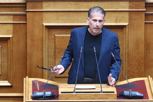 Πλεύση Ελευθερίας: Παραιτήθηκε ο Διαμαντής Καραναστάσης από βουλευτής