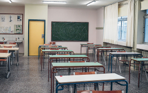 Γλυφάδα: 16χρονος εντοπίστηκε με τρία μαχαίρια μέσα στο σχολείο - Χειροπέδες και στον πατέρα του