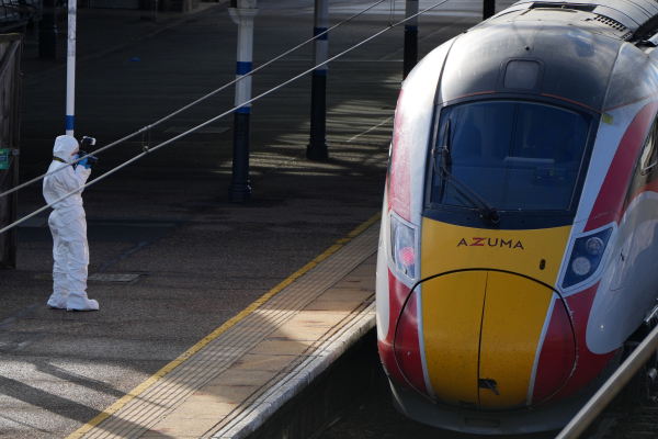 Βρετανία: Ελεύθερος ο ένας από τους δύο υπόπτους για την επίθεση με μαχαίρι στο τρένο