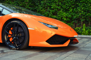 Οι πωλήσεις «supercars» στην Ελλάδα, η «χρυσή» ταινιοθήκη του Mega, η ανάταξη της ΕΛΤΕΚ και η Smart Energies