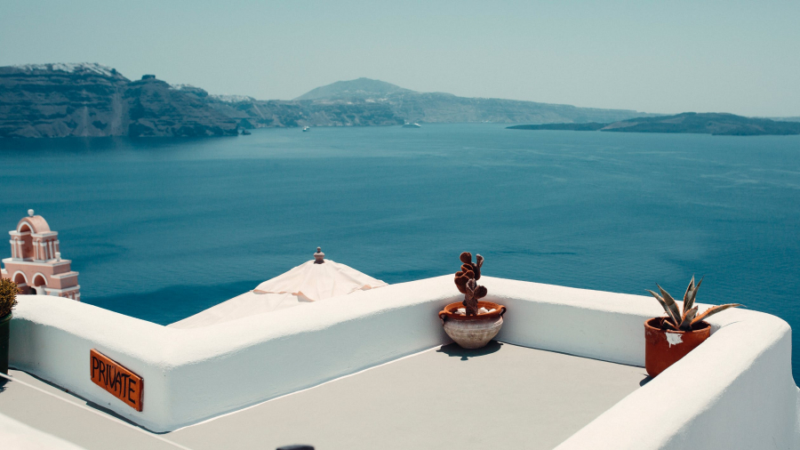 Πρόταση βόμβα: Μόνο εμβολιασμένοι στα νησιά (βίντεο)