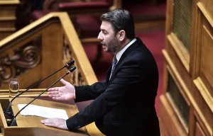 Ανδρουλάκης: Χαρακτηρίζετε συλλήβδην φοροφυγάδες τους ελεύθερους επαγγελματίες