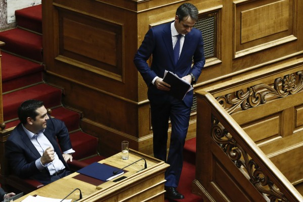 Μητσοτάκης: Ήξερε ο Τσίπρας; - Κυβέρνηση: Δεν θα ασχοληθούμε με ανοησίες