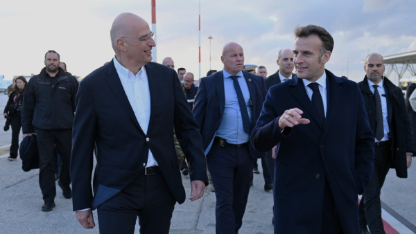 Δένδιας σε Μακρόν: «Η παρουσία της Γαλλίας στην Ανατολική Μεσόγειο υπογραμμίζει τη σημασία της στρατηγικής σχέσης των δύο χωρών»