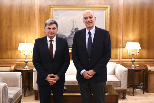 Δένδιας και Φαραντούρης συζήτησαν για ευρωπαϊκή άμυνα και ασφάλεια με φόντο το RearmΕU