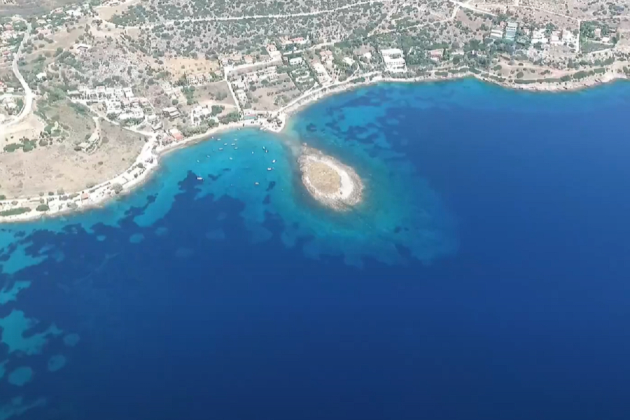 Οι 3 καλύτερες παραλίες της Αττικής για το πρώτο μπάνιο του 2025