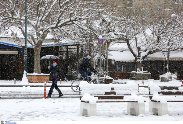 Κακοκαιρία Μήδεια - Χρυσοχοΐδης: Θα δοκιμαστούμε τις επόμενες ώρες, τέλος στα φορτηγά από Λάρισα και κάτω