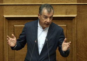 Θεοδωράκης: Αποχαιρετώ τη Βουλή πολιτικά ηττημένος, ανθρώπινα θλιμμένος