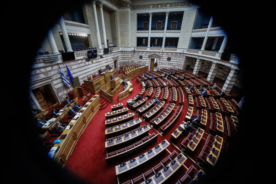 Οπαδική βία, κατώτατος και αγροτικό ρεύμα: Ψηφίζονται σήμερα στη Βουλή