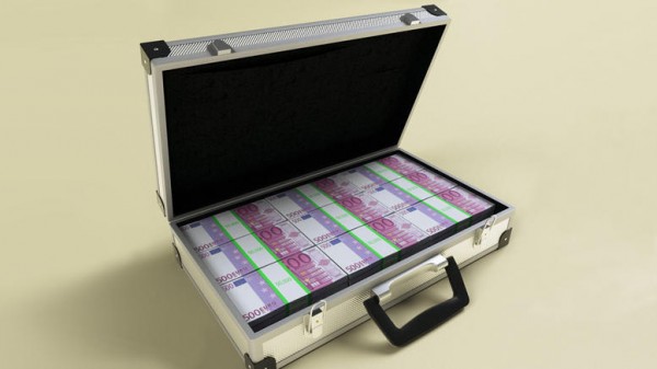 Βούτηξαν βαλίτσα με 30.000 ευρώ!