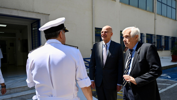 Στα εγκαίνια της ανακατασκευασμένης πτέρυγας Βραχείας Νοσηλείας του Ναυτικού Νοσοκομείου Αθηνών ο Δένδιας