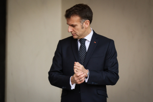 Μακρόν: Καλεί την ΕΕ να εγκρίνει το πακέτο των ευρωπαϊκών κυρώσεων κατά της Ρωσίας