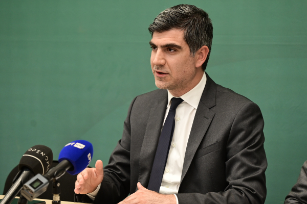 Θανάσης Γλαβίνας, φαβορί για νέος γραμματέας