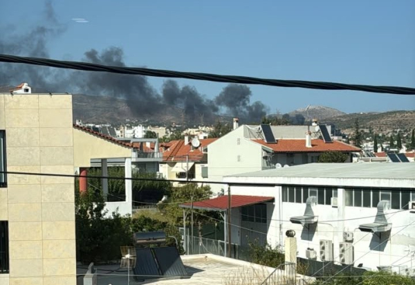 Φωτιά στην Ανθούσα: Στις φλόγες επαγγελματικός χώρος