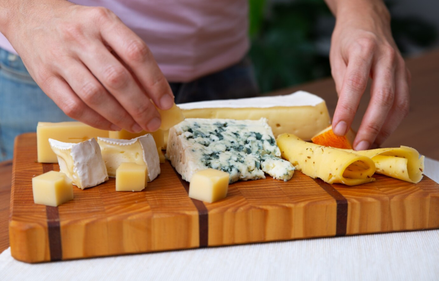 Τα 5 καλύτερα τυριά για να φάτε αν έχετε υψηλή χοληστερόλη
