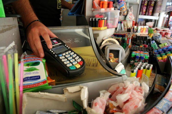 Διπλασιάστηκαν για δεύτερη συνεχή χρονιά οι πληρωμές με κάρτα το 2017