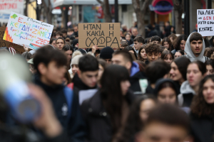 Απεργία 28 Φεβρουαρίου: Ξεσηκωμός και κατεβασμένα ρολά παντού - «Βουλιάζει» η χώρα, κοινό σύνθημα για δικαιοσύνη