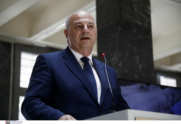 Aπόταξη των υγειονομικών που εμπλέκονται σε υποθέσεις με πλαστά πιστοποιητικά εμβολιασμού