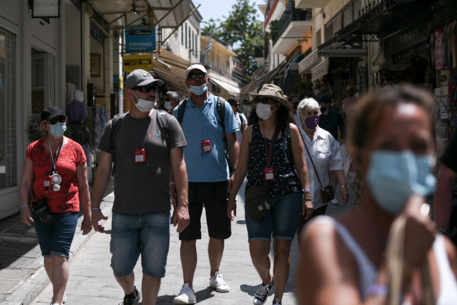 Κορονοϊός: Πότε θα βγάλουμε τις μάσκες στους εξωτερικούς χώρους