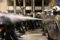 Συγκέντρωση για τα Τέμπη: Η αστυνομία εκκαθάρισε τον χώρο στο Σύνταγμα